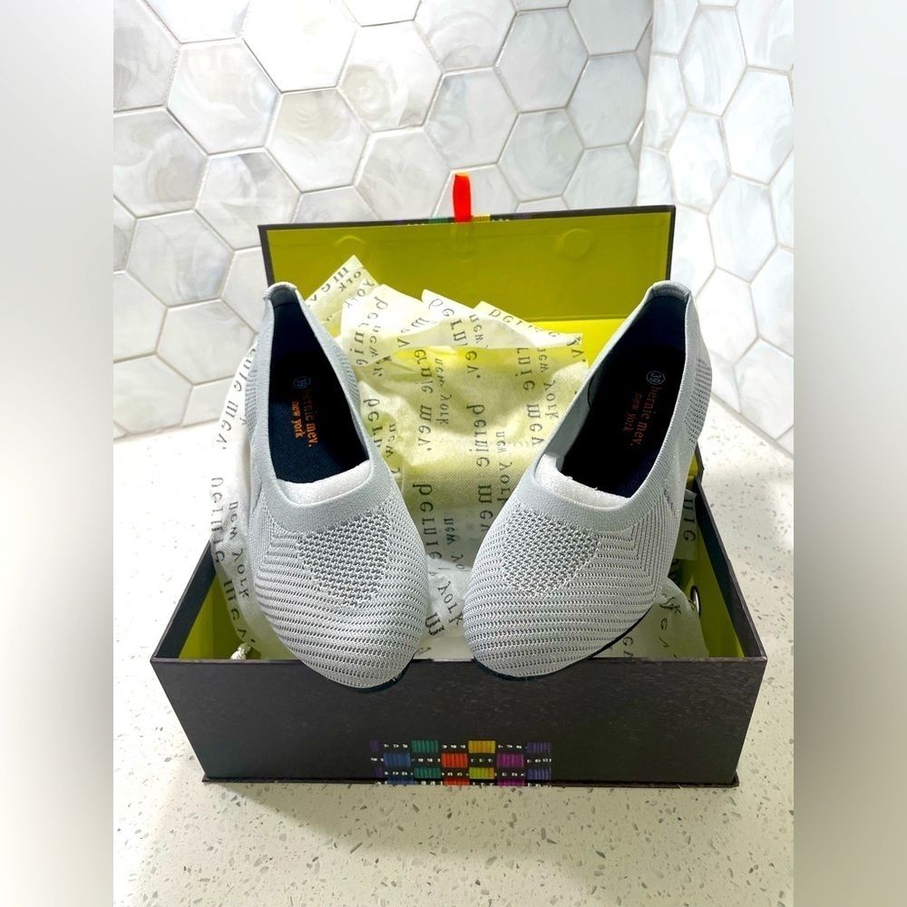 Bernie Mev Womans NIKKI Comfort SlipOns 8-8.5 Knit Ballet Flats Light Gray NEW